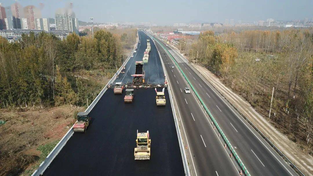 京台高速泰安至枣庄段改扩建工程通车