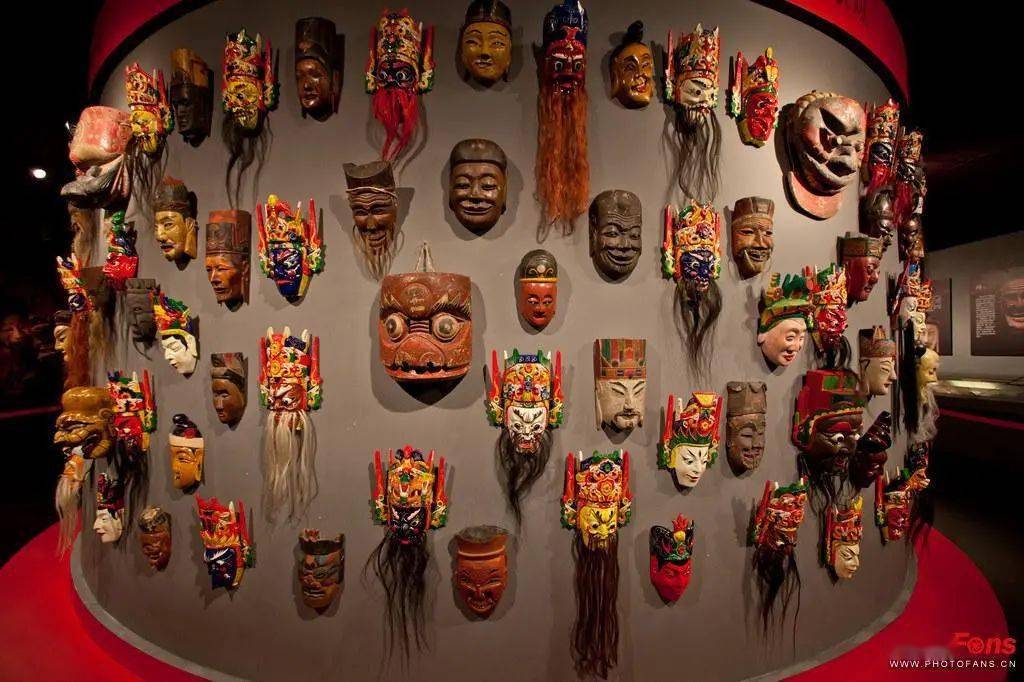 傩戏面具他看见了贵州的后来,在一次机缘巧合下一门心思放在夜郎谷上