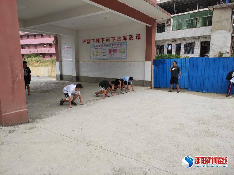 训练|隆回县桃花坪街道桃花坪中学师生们积极准备县田径比赛