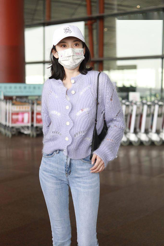 香芋 会演又会穿 宋祖儿马卡龙色毛衫搭牛仔裤清新甜美