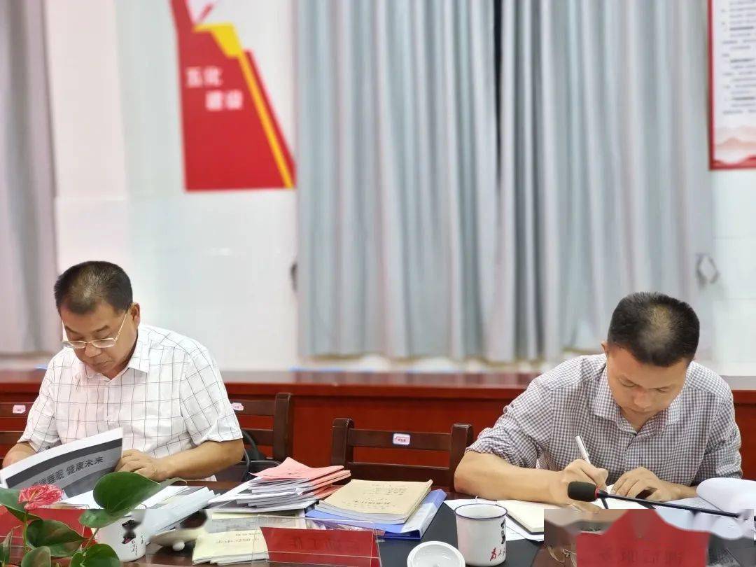 宁乡市教育研究中心深入宁乡一中滨江中学开展教育教学视导