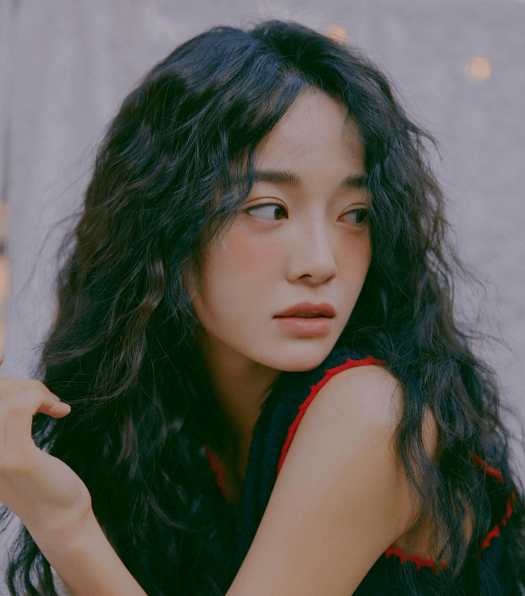 头发的线框比"羊毛卷"要温和一些说白了便是卷度好似海藻一般样子的