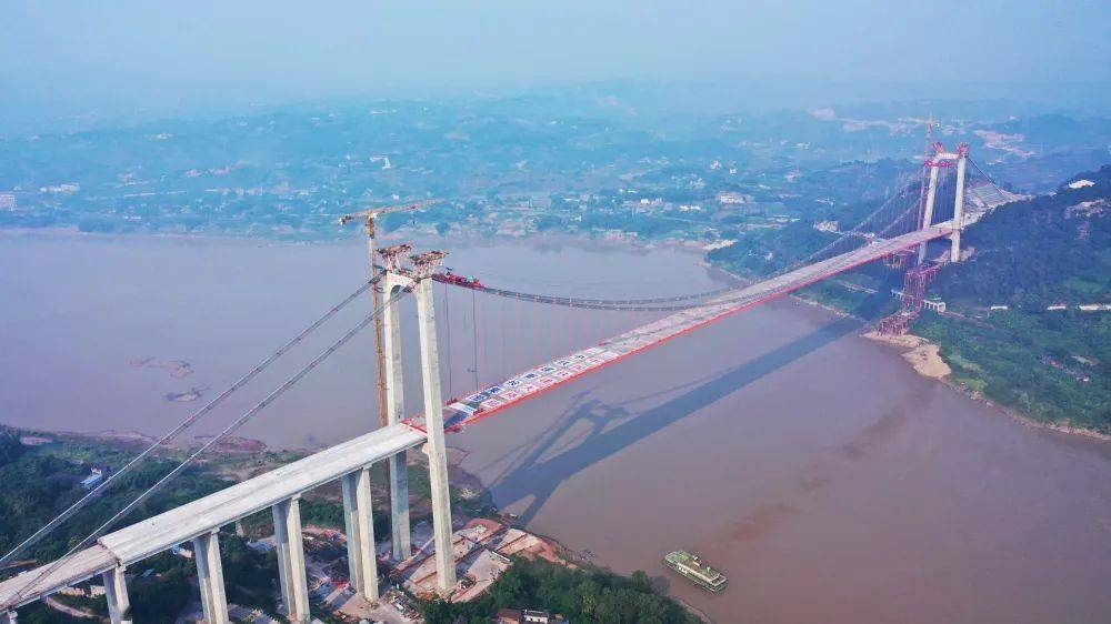 油溪长江大桥顺利合龙.