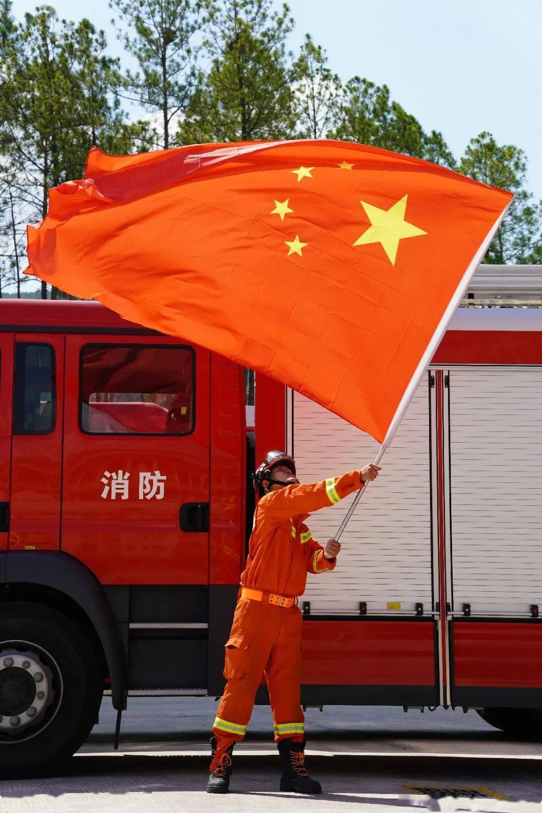 今天,桂林消防把最美好的祝福送给祖国!