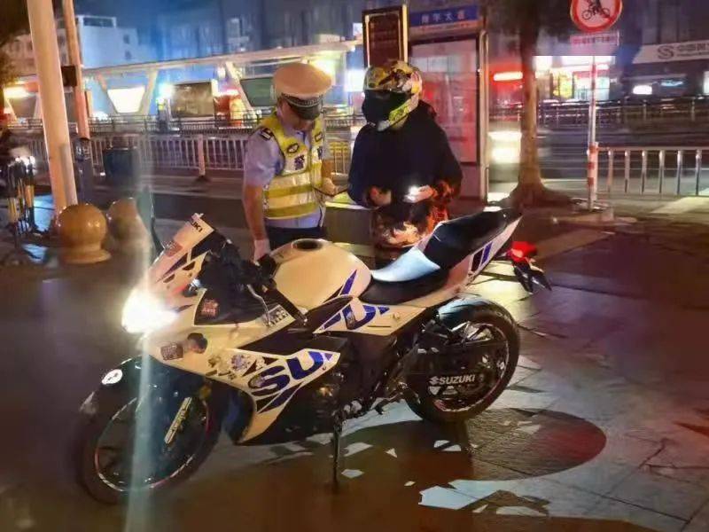 整治淮安摩托炸街党被警方现场抓获