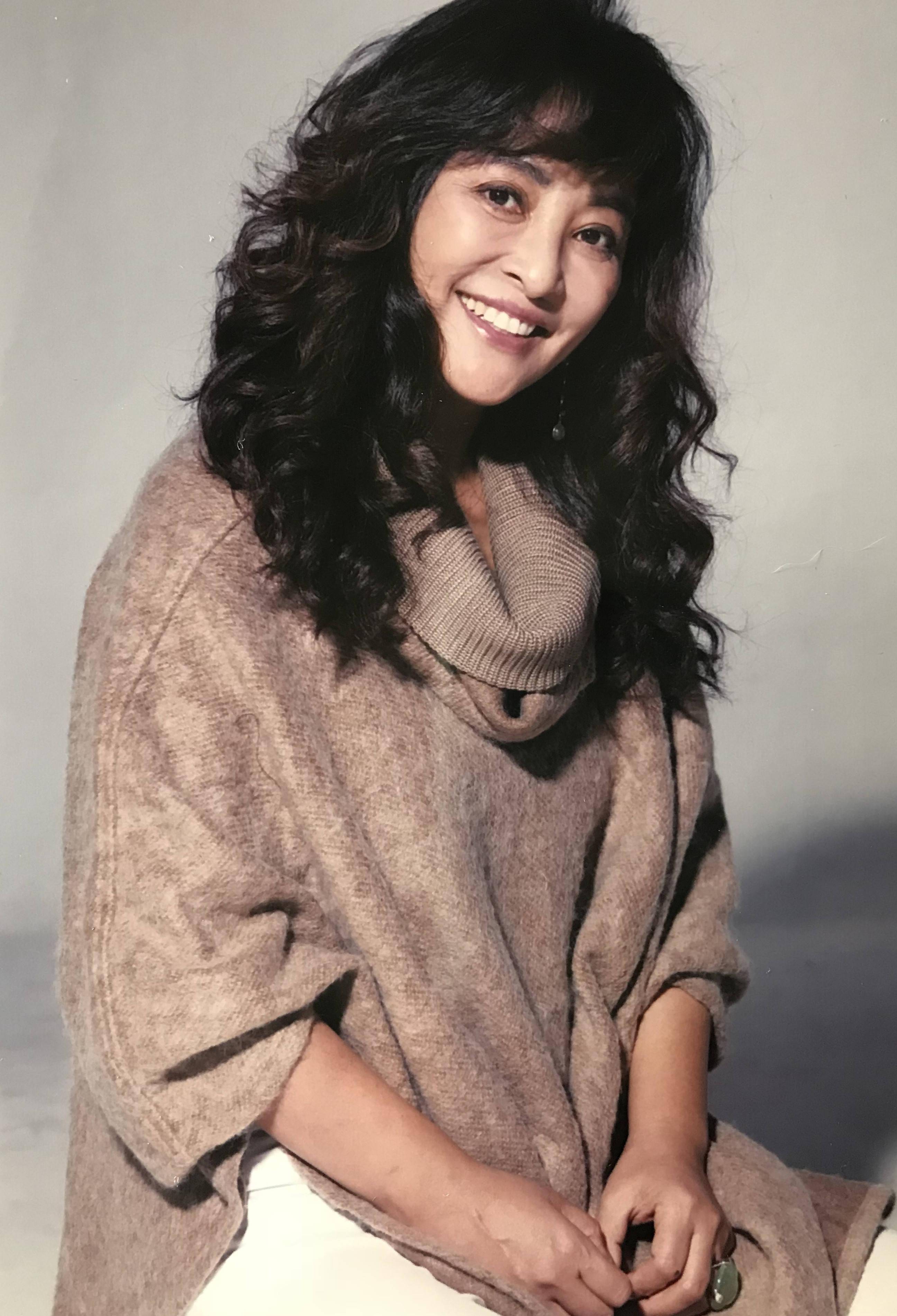 "黑美人"李勤勤:3段婚姻都失败,儿子成最大骄傲,58岁仍单身_电影