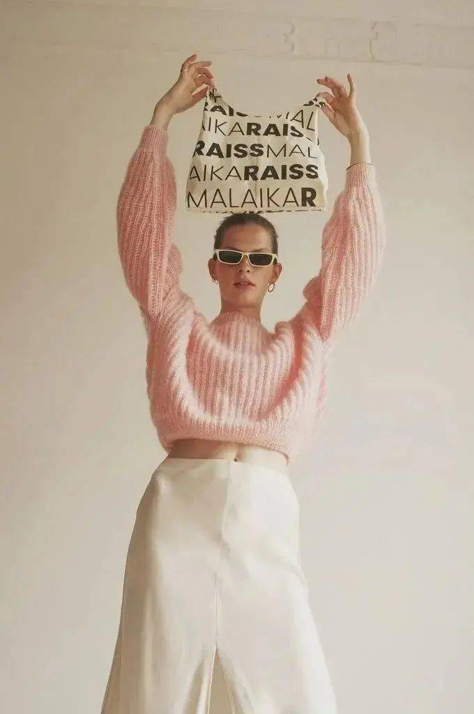 毛衣 秋冬最强穿搭指南就在这了！一件毛衣可以拯救你的衣橱