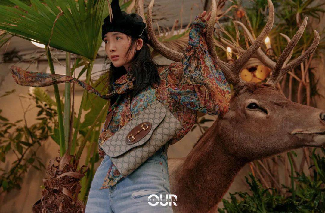 王佳文 落叶缤纷，和赵雅芝 张欣尧 徐梦洁 王紫璇 共同探寻深秋色彩