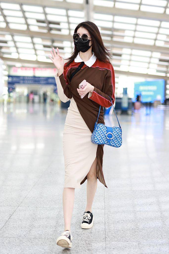 何穗超模走路照片 f4ad1aa0a6d54c08aae6955866dad240.jpeg