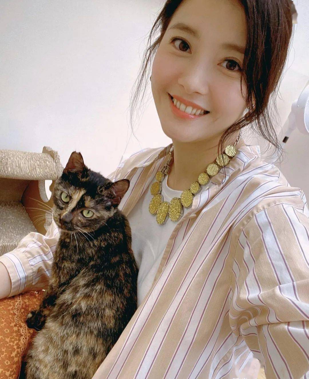 35岁女星被判刑6个月!遭知名歌手控诉抄袭12年,曾一审被判无罪