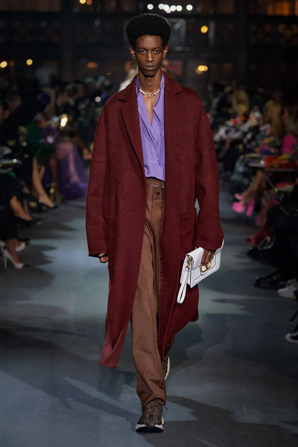 廓形 Valentino 2022 春季系列发布，刺绣、蕾丝、印花…… 尽显高级！