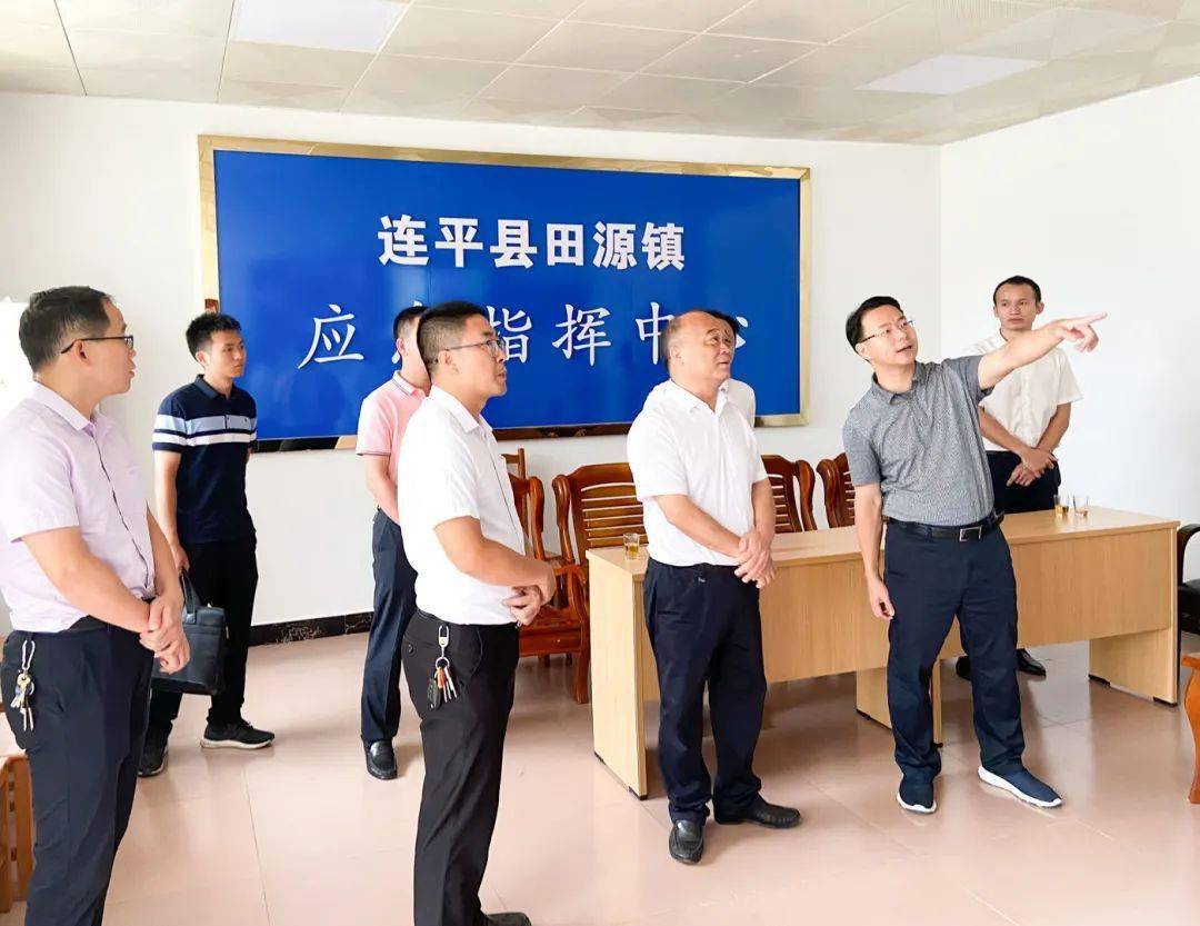 领导采取"四不两直"方式检查国庆期间值班值守,森林防灭火等工作