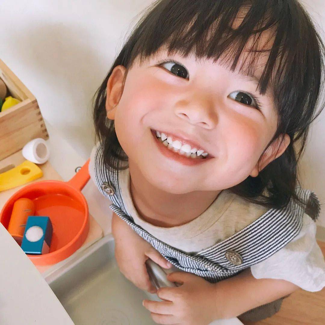 日本大眼萌娃爆火靠颜值圈粉无数霸屏朋友圈头像长大才发现居然是男孩