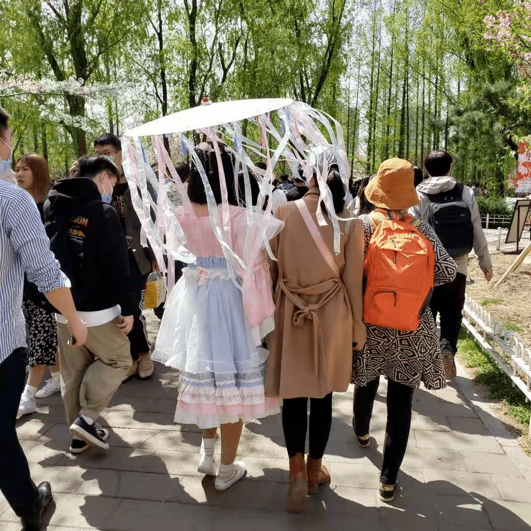 三坑 “破产女孩”撑起千亿级三坑市场