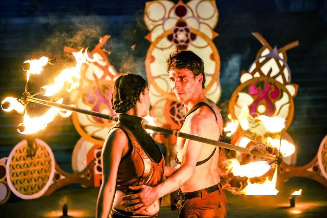 300演艺制胜国庆黄金周武汉欢乐谷再登湖北日报头版