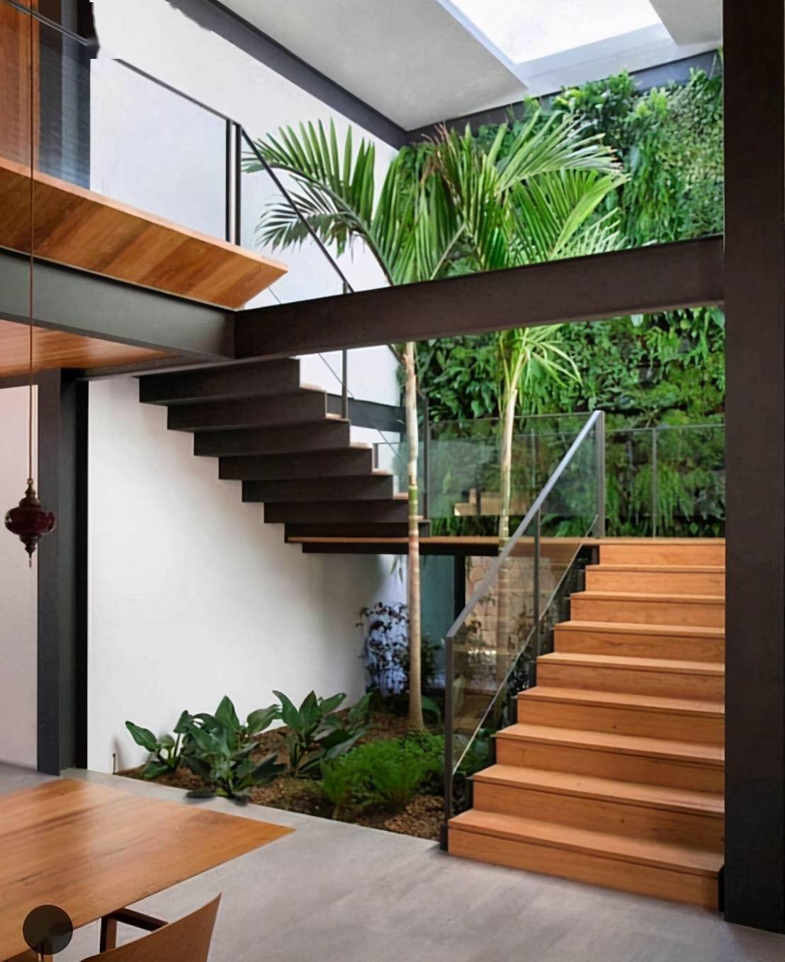 楼梯下这1㎡别再浪费,加入灯带,鹅卵石等元素,室内太惬意了