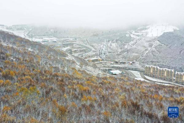 滑雪|河北崇礼：冬奥场馆降秋雪