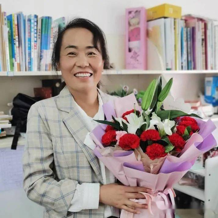 与朱海燕老师相处七年的时光里,她始终孜孜不倦,辛勤耕耘,凭借着对