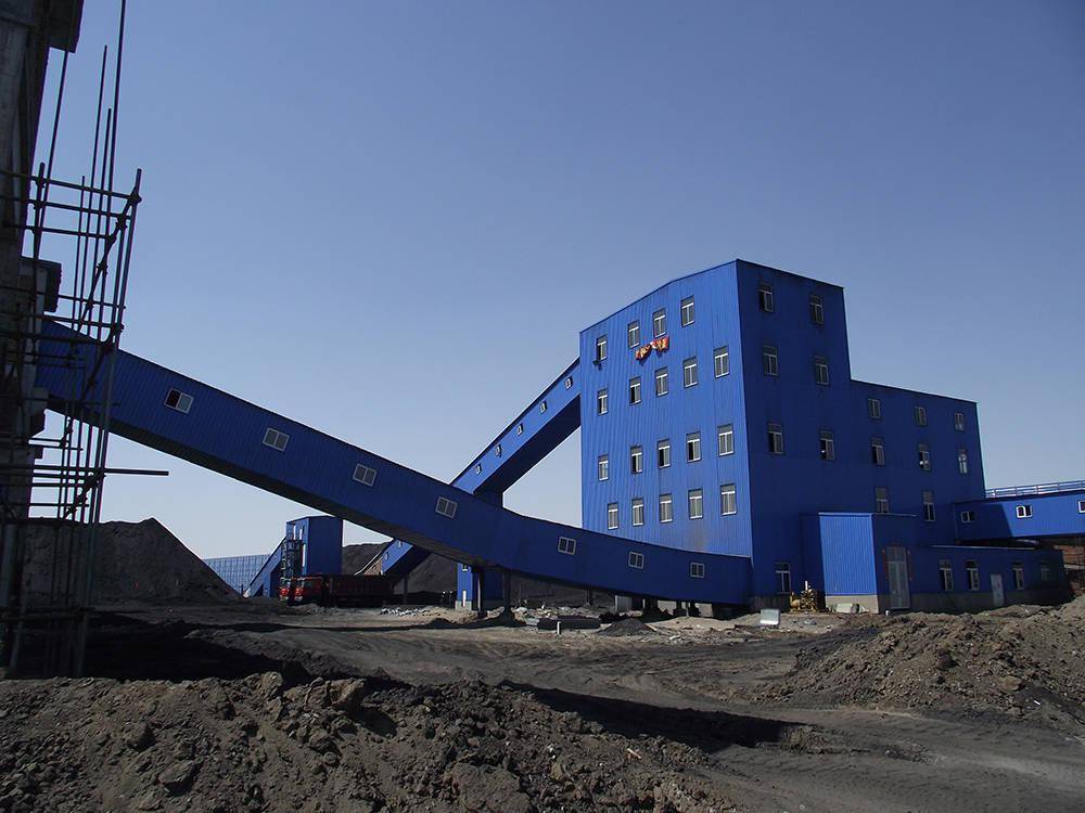 凭借着行业的崛起,张三货顺势而为,靠选煤厂发家致富后,又通过重组