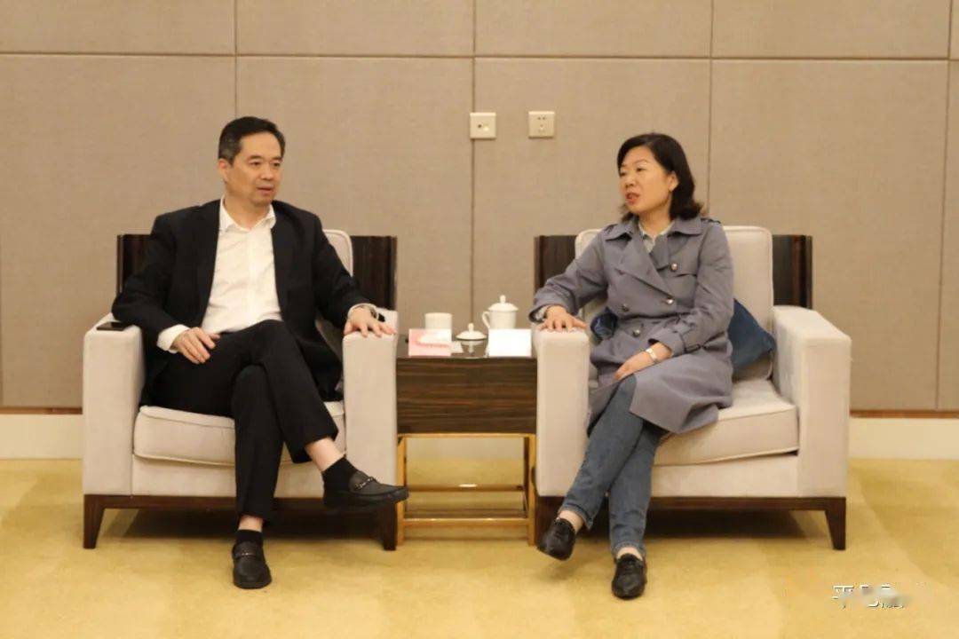 乐江华简要介绍了山东能源集团及新能源公司近年来的