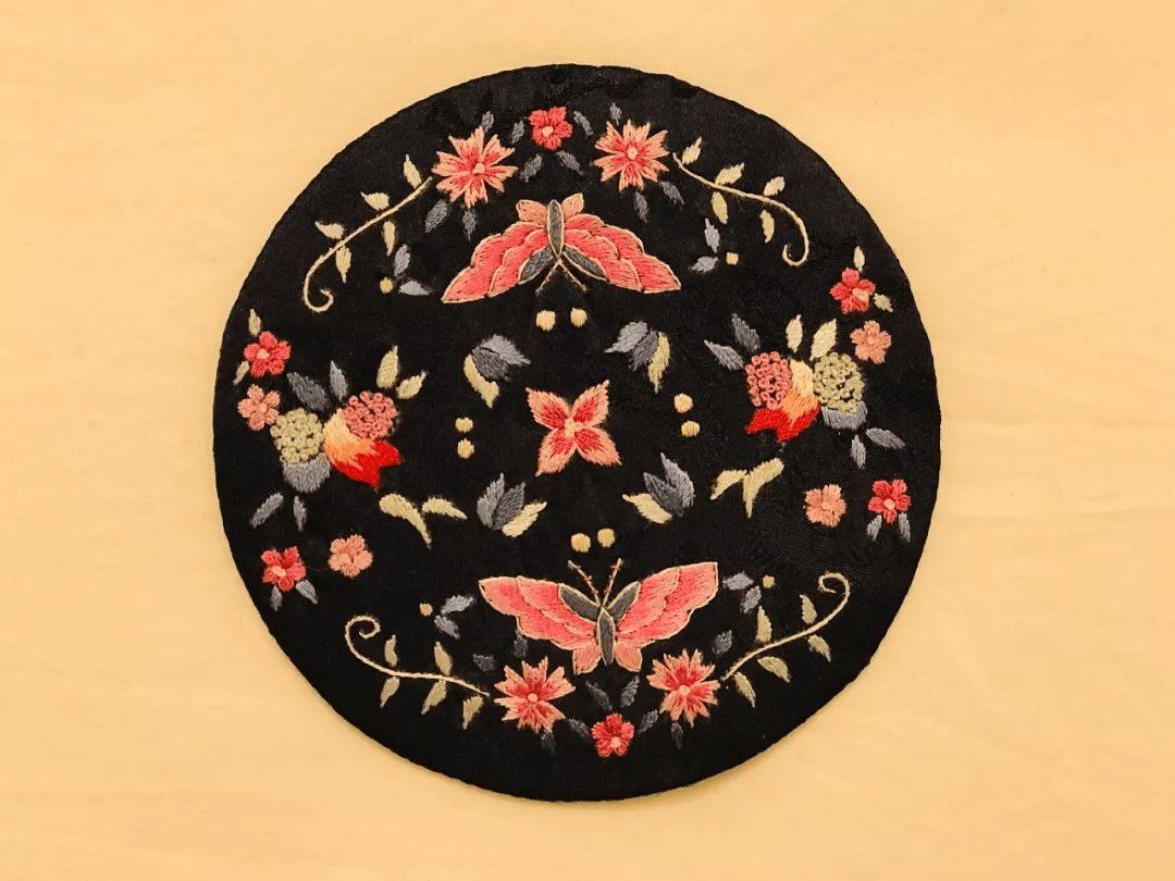 澄城刺绣非常讲究内涵,而在花形方面简洁大方,没有大红大绿的渲染