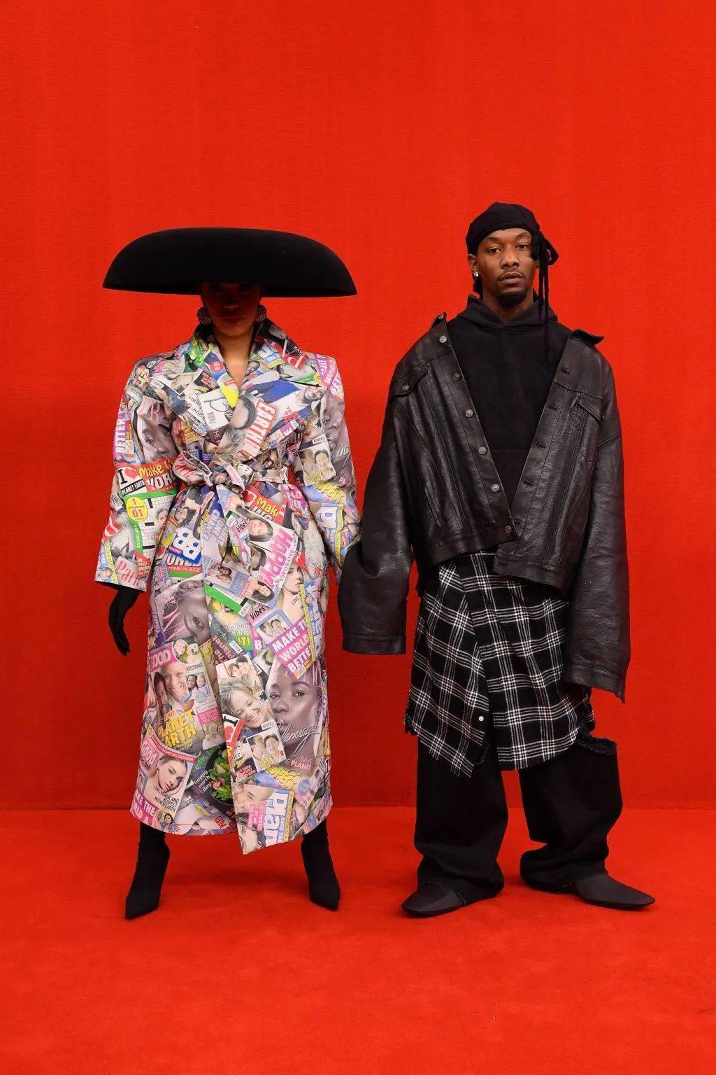 系列 动漫服装秀梦幻联动!Balenciaga邀请辛普森一家来走秀,时装秀甚至被包装成了短片的首映礼……