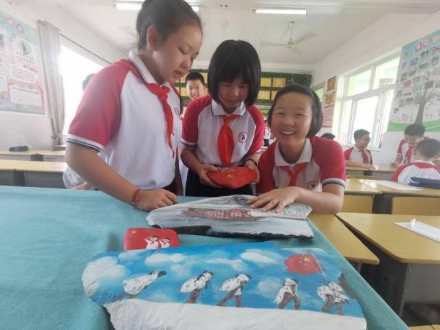 昆仑|跨越三千公里的“铁皮箱”