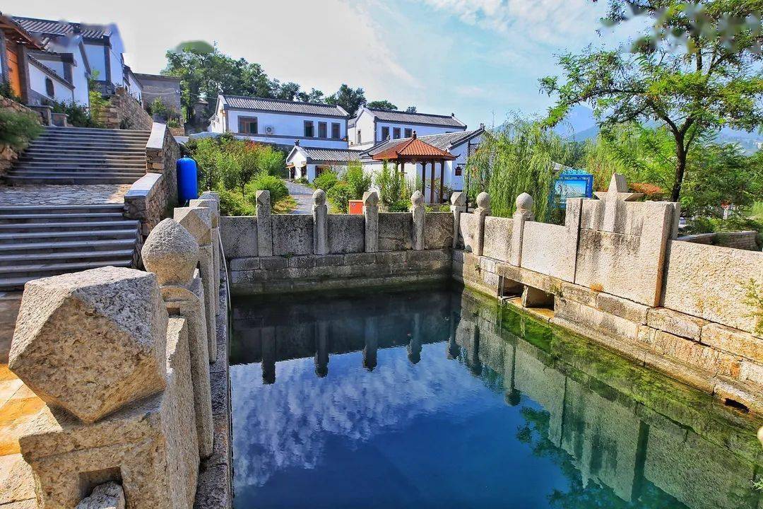 相传此处为古代二十四孝之一的丁兰故里, 故又名"丁兰泉".