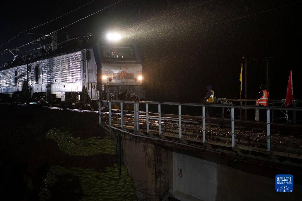 山西境内受损南同蒲铁路上行线恢复通车