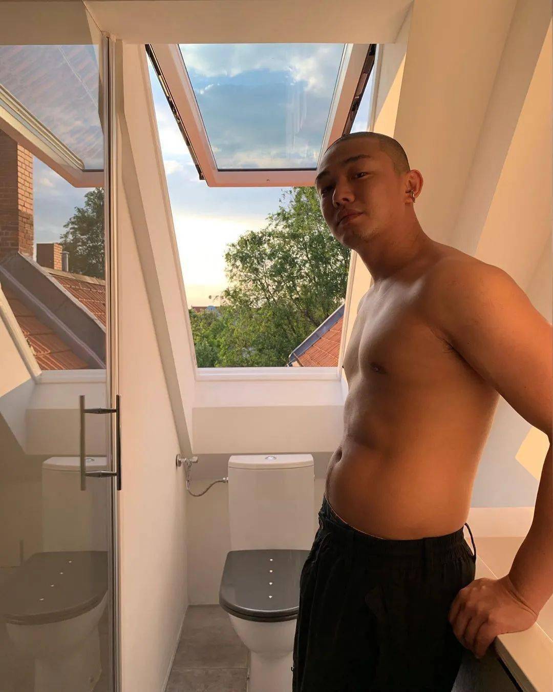 亚洲|刘亚仁再次拿到影帝大奖!