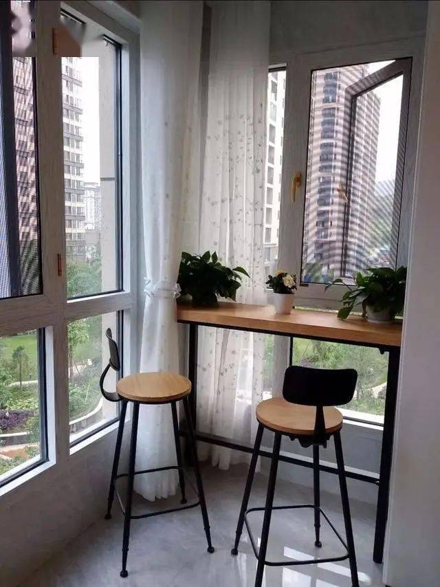 在阳台靠窗的位置装个小吧台,喝茶观景,不要太惬意!_装修