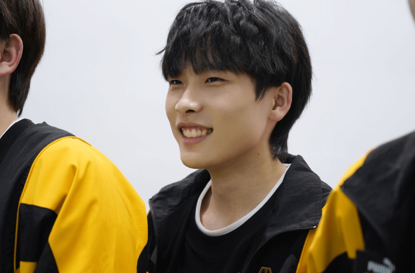 子阳和今屿这两位选手如今在estar和狼队发光发热,各自的队伍也都是s