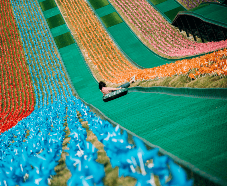 网红景区￥40元起抢购温岭后岭花开嬉栖谷套票高空滑索滑草vr体验射箭