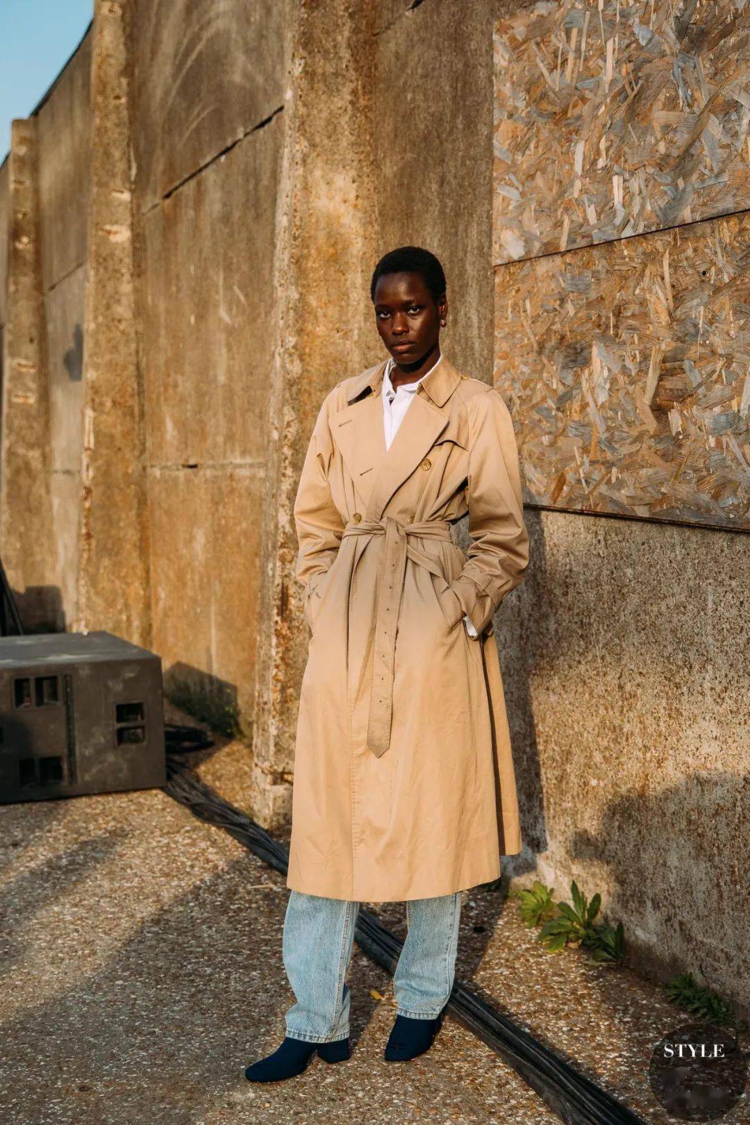 风衣 如何实现一衣多穿？你只需要件衬衫~