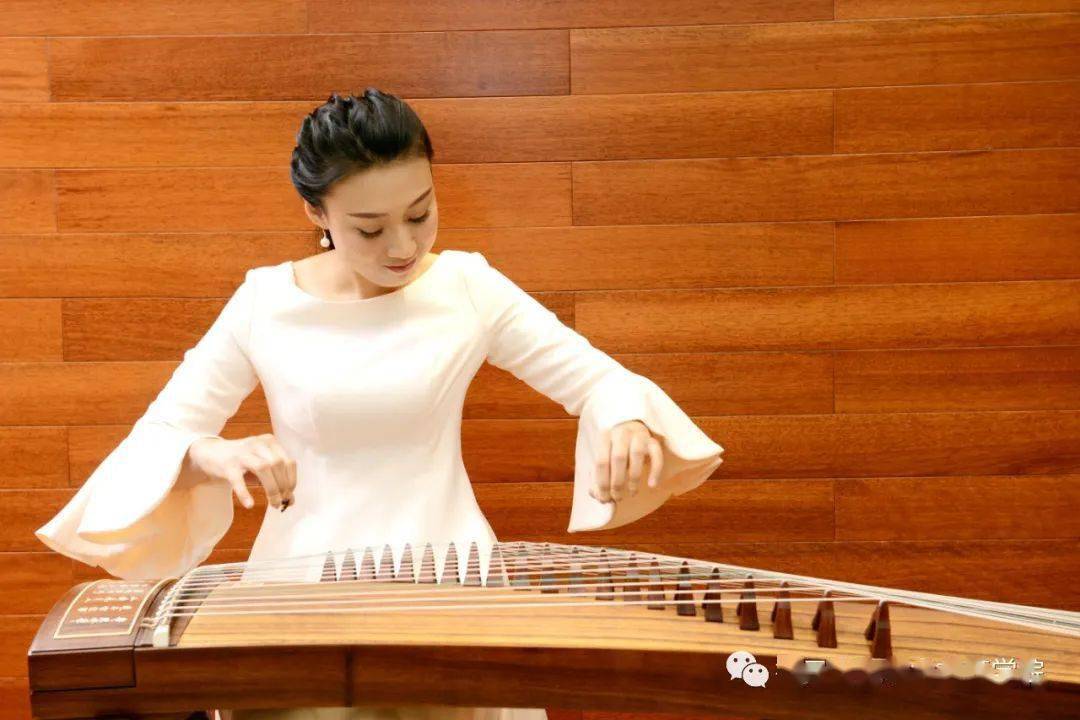 筝元艺术青年古筝演奏家刘筝元受邀cctv颁奖盛典独奏录制