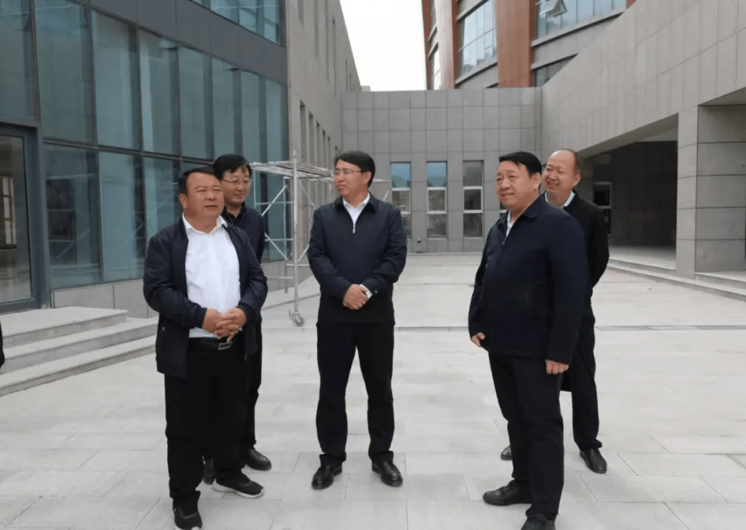 10月10日,清水河县委副书记,政府代县长陈胡日查深入文体综合服务中心