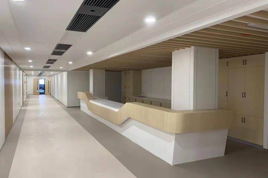 良渚医院整体迁建项目处于装饰装修阶段将打造现代化庭院式综合性