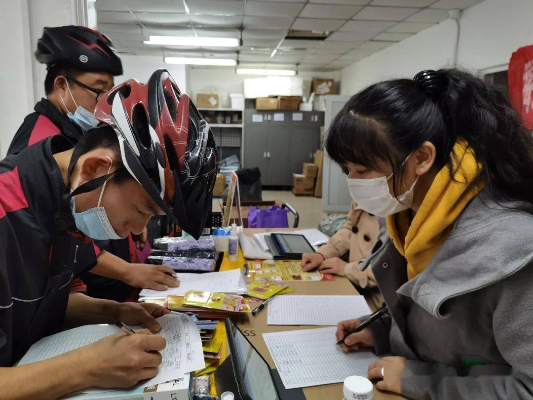 海淀街道总工会开展顺丰快递员专场职工沟通会