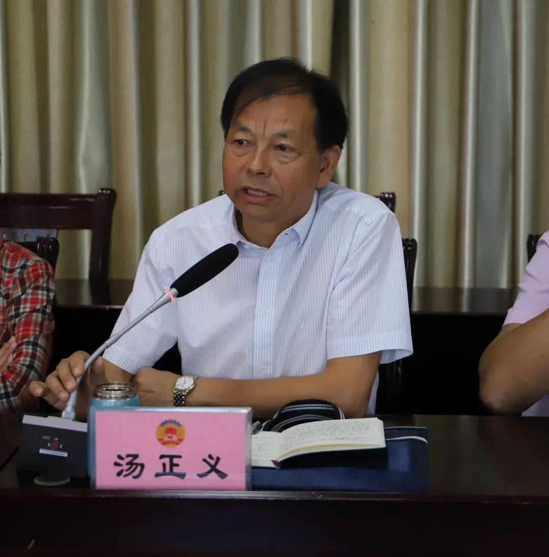 今天市政协机关组织退休老领导老同志们度过了一个欢乐多彩的重阳节