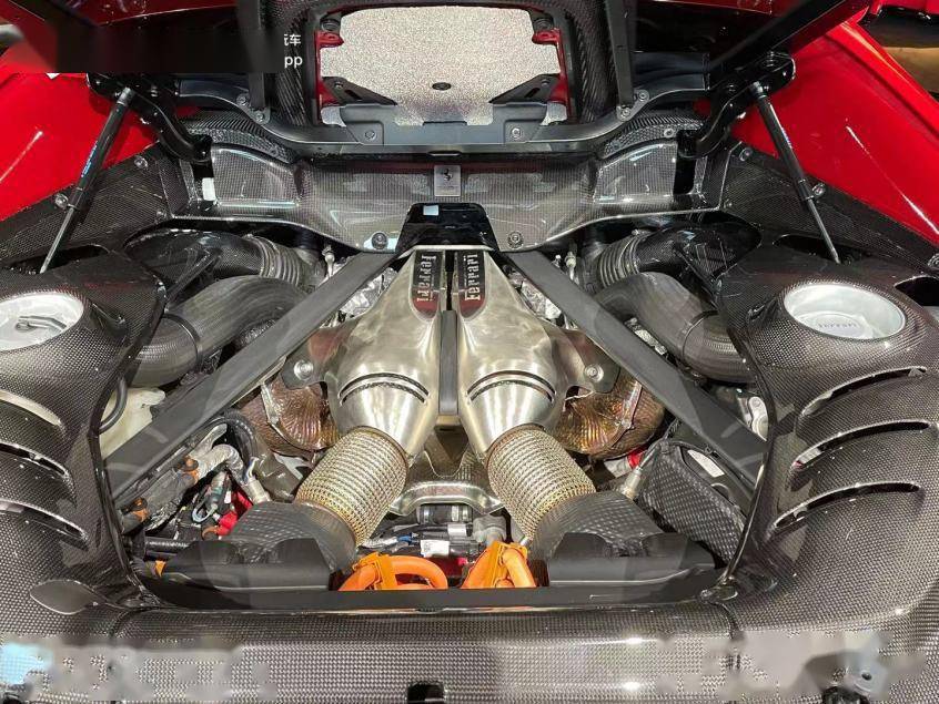 法拉利296 gtb国内首发 v6混动超跑 售价298.8万元