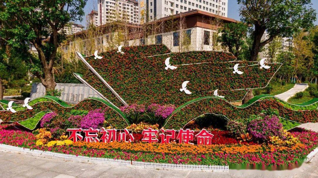 党史学习教育让党旗在园林一线高高飘扬
