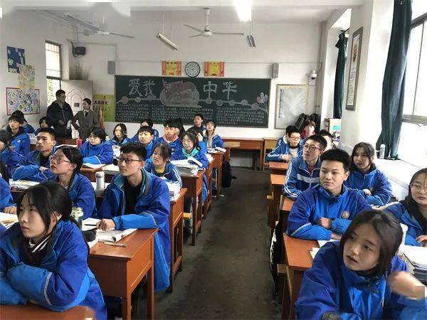 弘扬法制精神构建和谐校园宝鸡市姜城中学开展法律进校园系列活动