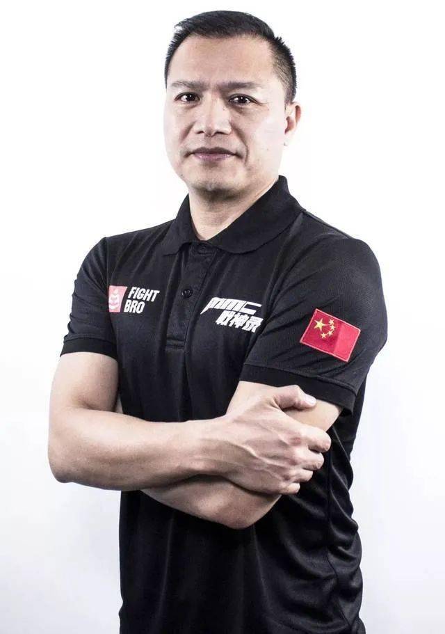 沙井居然有人在17号摆下擂台挑战泰国拳王抖音网红苏帕杰!_泰拳