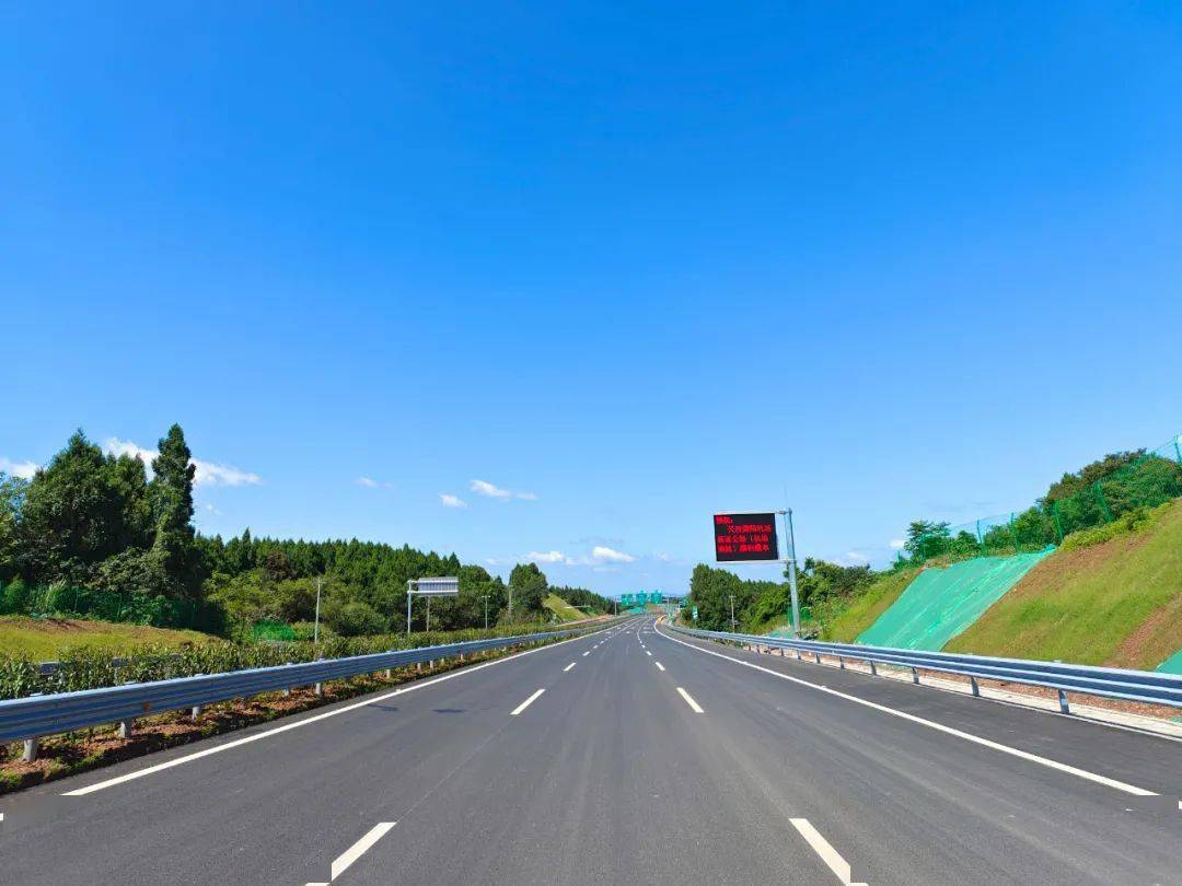 通车了成都天府国际机场高速公路南线今天开通运营