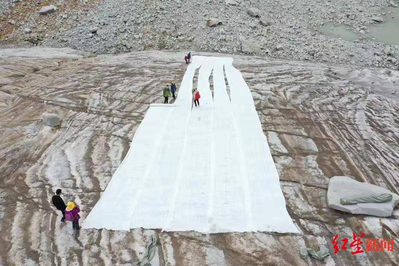 试验|达古冰川“盖被子”一年效果显著：减缓冰川消融厚度达1.5米！