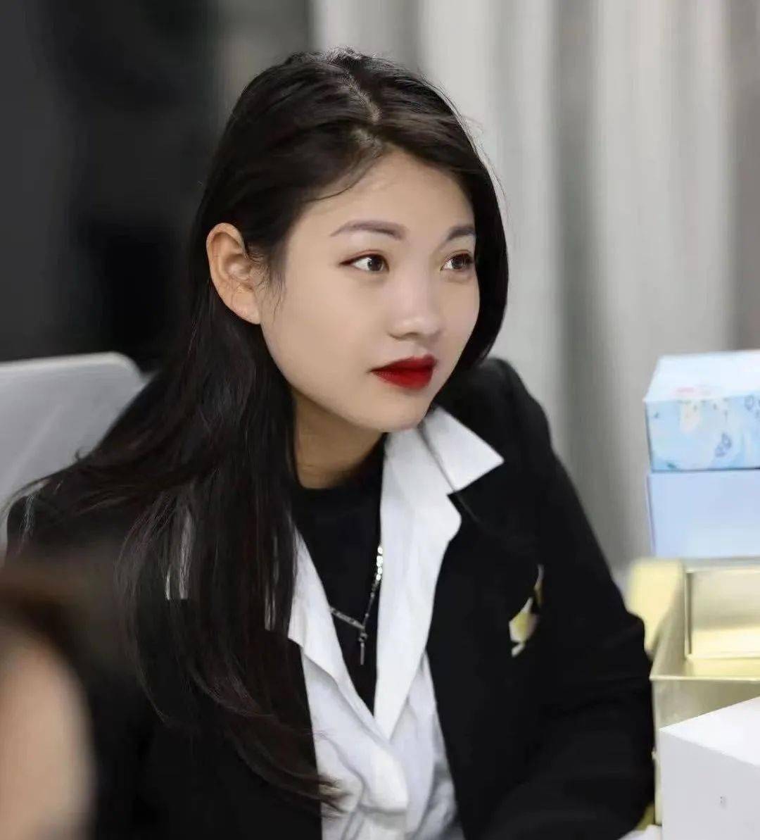 这实力杠杠哒不愧是贵州带货女王担心卖多了来不及发货卖到老板急忙喊