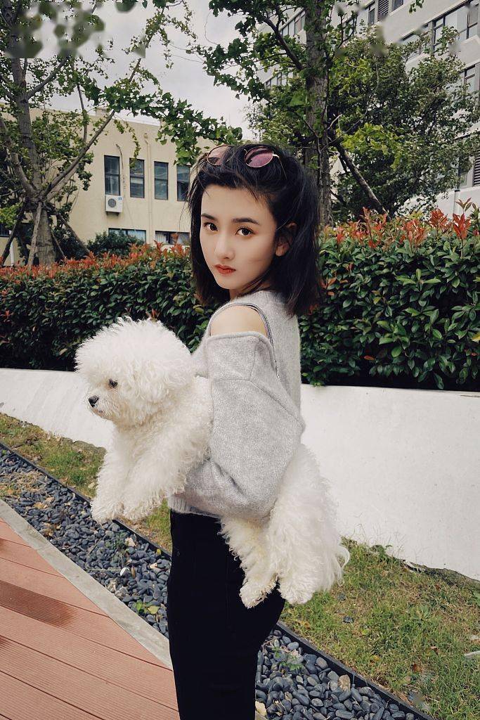 斯德哥尔摩 微微露肤的小性感 镂空针织衫实穿又时髦~