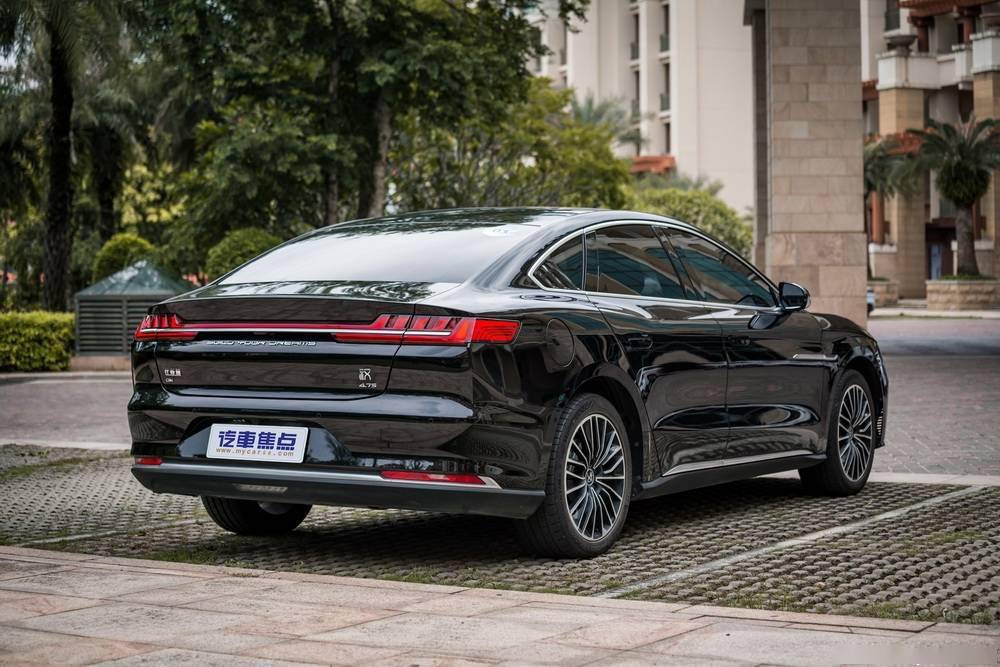 中大型豪华四驱性能车试驾比亚迪汉dm