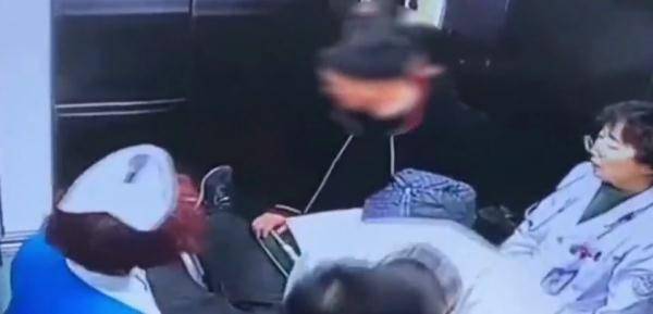 姚宇|紧急！哈尔滨120急救人员爬上阳台，破窗而入！遗憾的是......