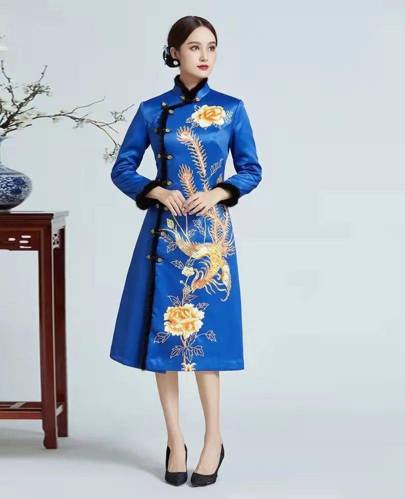 端庄优雅大气的宝蓝色旗袍高贵之美被国人称赞让女子耀眼